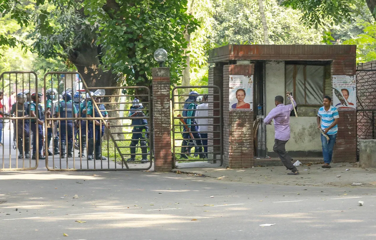 প্রধান বিচারপতির বাসভবনে হামলাকারীরা শনাক্ত: র‍্যাব