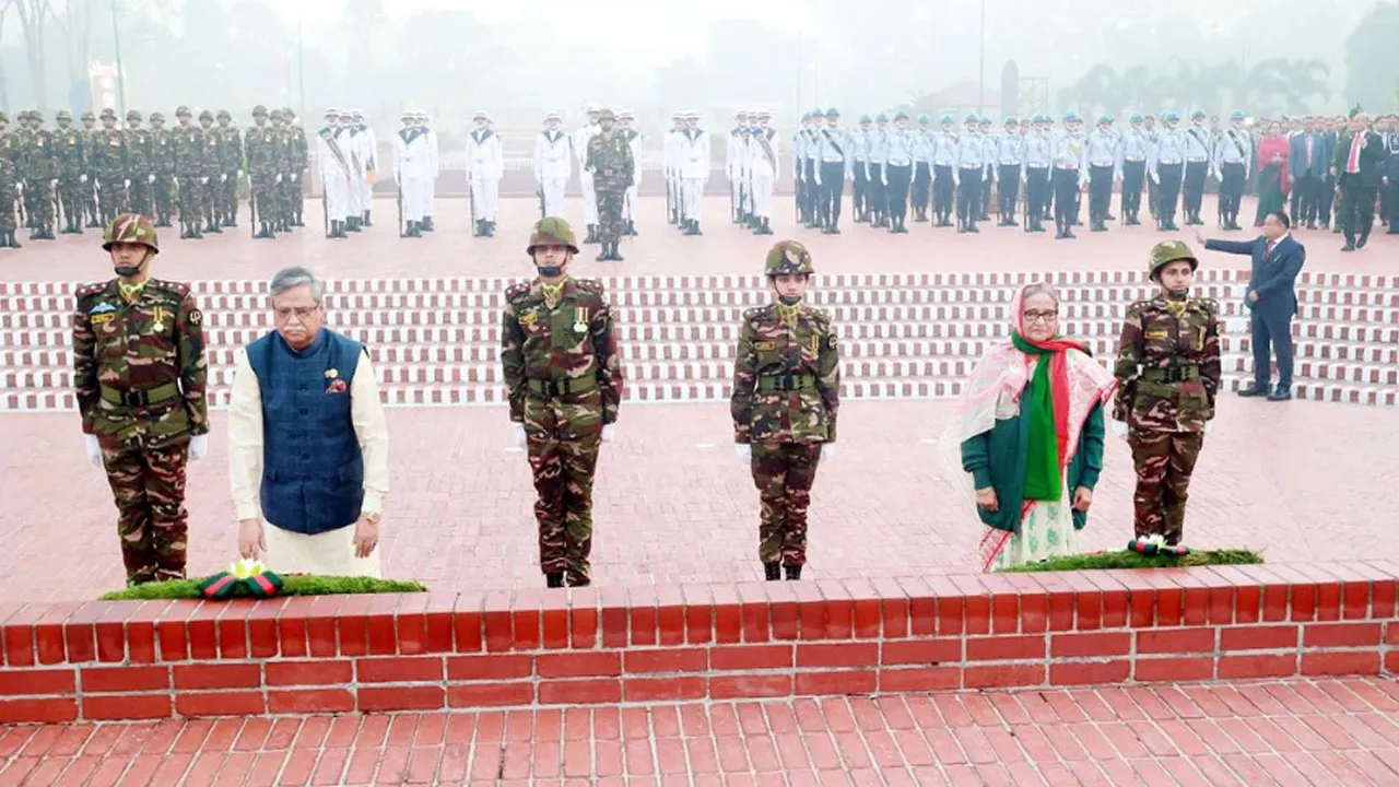 বিজয় দিবসে জাতীয় স্মৃতিসৌধে রাষ্ট্রপতি-প্রধানমন্ত্রীর শ্রদ্ধা