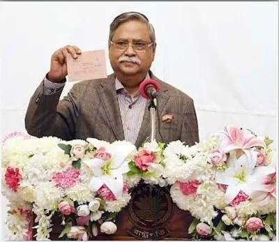 সংসদ নির্বাচন: পোস্টাল ব্যালটে ভোট দিলেন রাষ্ট্রপতি