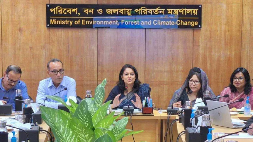 ১ অক্টোবর থেকে পলিথিন ও পলিপ্রপিলিন ব্যাগ নিষিদ্ধ : পরিবেশ উপদেষ্টা