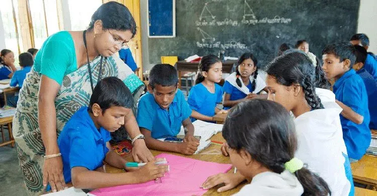 প্রাথমিক শিক্ষকরা পাচ্ছেন ১১তম গ্রেড,  বাড়বে বেতন কর্মকর্তাদেরও
