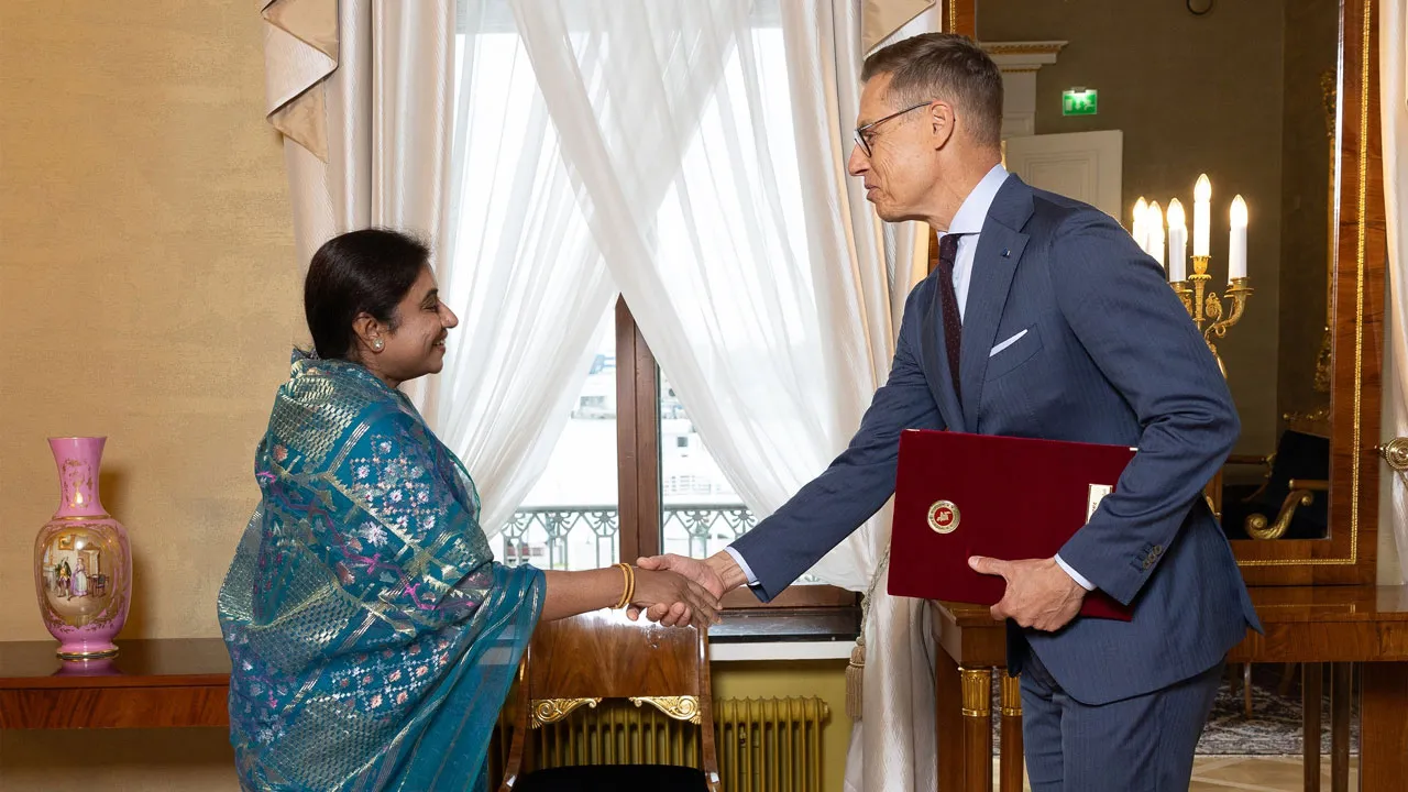 রাষ্ট্রপতির কাছে বাংলাদেশি দূতের পরিচয়পত্র পেশ