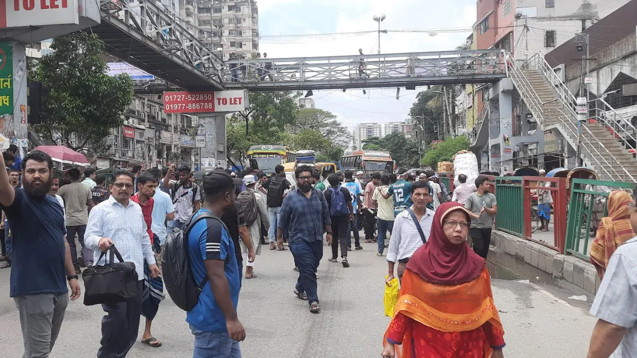 সায়েন্সল্যাবে শিক্ষার্থীদের অবরোধ, যানচলাচল বন্ধ