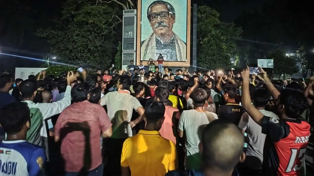 রাতের স্লোগানে উত্তাল দেশের ১০ বিশ্ববিদ্যালয়