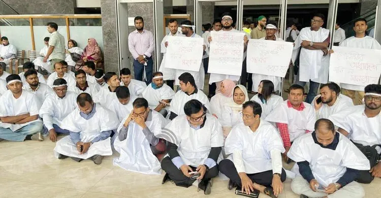 চেয়ারম্যানকে অপসারণ ও সংস্কারের দাবিতে এনবিআরে কলম বিরতি শুরু