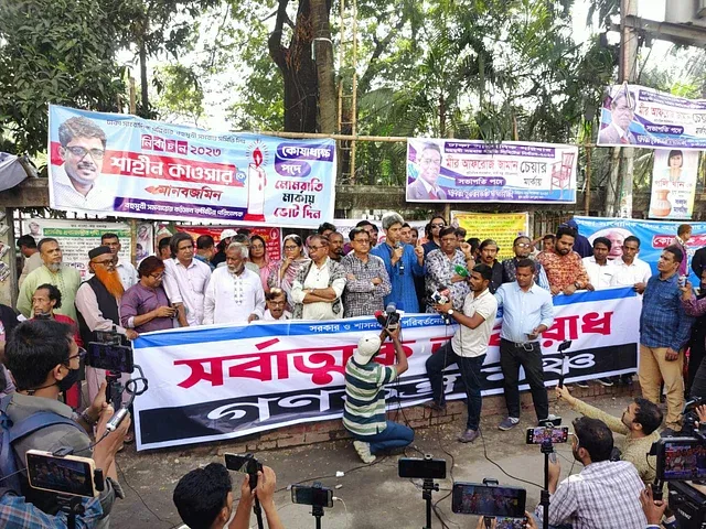 রাজপথে ফিরলেন মান্না বললেন তাঁরা রাজনীতির কিং