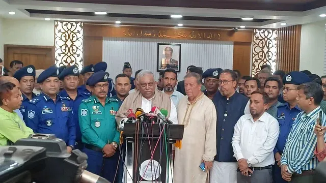 মিয়ানমার থেকে অস্ত্র নিয়ে কেউ ঢুকতে পারবে না: স্বরাষ্ট্রমন্ত্রী