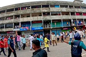 বাজেট পরবর্তী স্বাগত মিছিলে আওয়ামী লীগের ২ পক্ষের সংঘর্ষ
