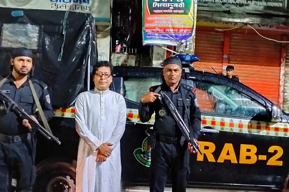 সাবেক জনপ্রশাসনমন্ত্রী ফরহাদ হোসেন গ্রেপ্তার