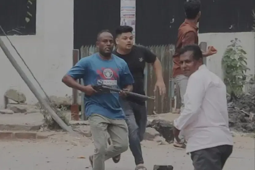 আন্দোলনে ২৮ গুলি ছোড়া যুবলীগ কর্মী তৌহিদুল গ্রেপ্তার