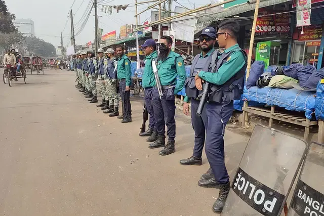 সাত কলেজের শিক্ষার্থীদের কর্মসূচিকে ঘিরে নীলক্ষেতে সতর্ক অবস্থানে পুলিশ