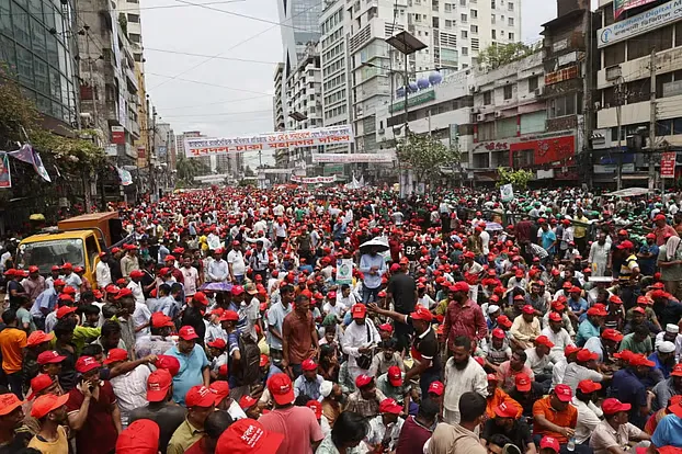 ঢাকায় বিএনপির ‘তারুণ্যের সমাবেশে’ নেতাকর্মীদের ঢল