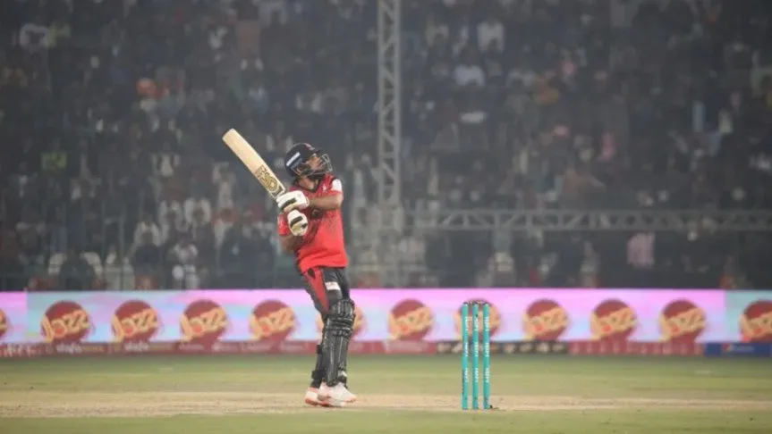 রুদ্ধশ্বাস ম্যাচে ১ রানে জয় পেল আফ্রিদির লাহোর