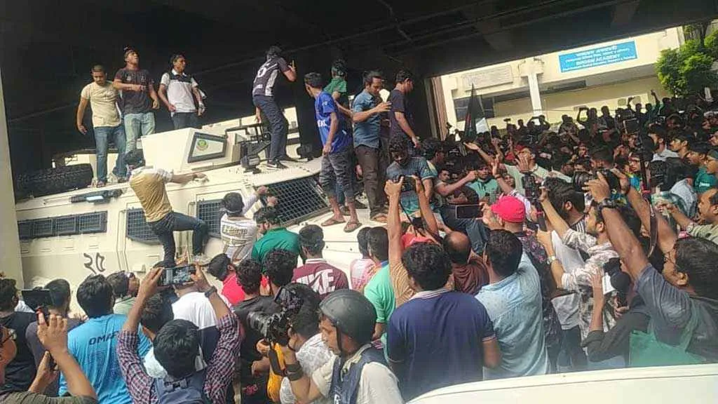 ভাংচুর করেনি শিক্ষার্থীরা, অডিও রেকর্ড শুনিয়ে আন্দোলনকারীদের দাবি