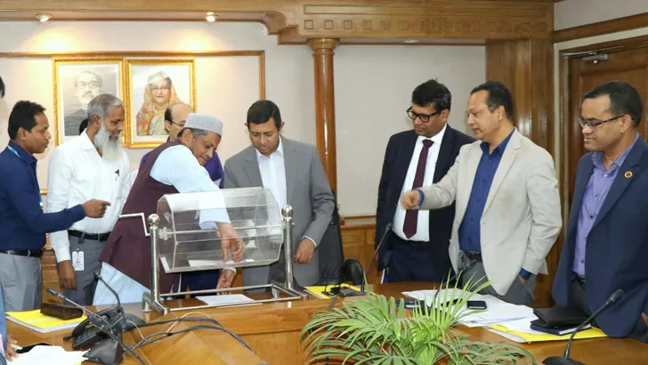 লটারির মাধ্যমে রাজউকের ১২১ কর্মচারীকে বদলি