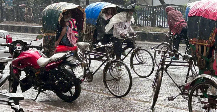 ঢাকায় হালকা বৃষ্টি