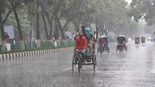 বৃষ্টিতে স্বস্তি নামলো নগরজীবনে