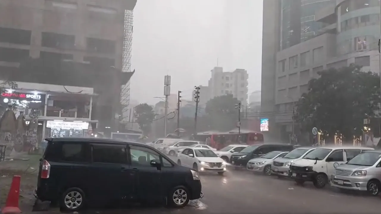 চার অঞ্চলে ৬০ কিমি. বেগে ঝড়ের আভাস