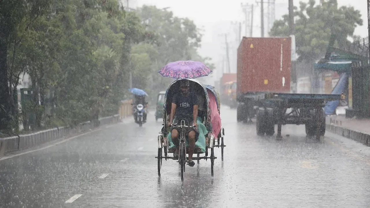 ঢাকায় হালকা থেকে মাঝারি বৃষ্টির আভাস, কমবে তাপমাত্রা