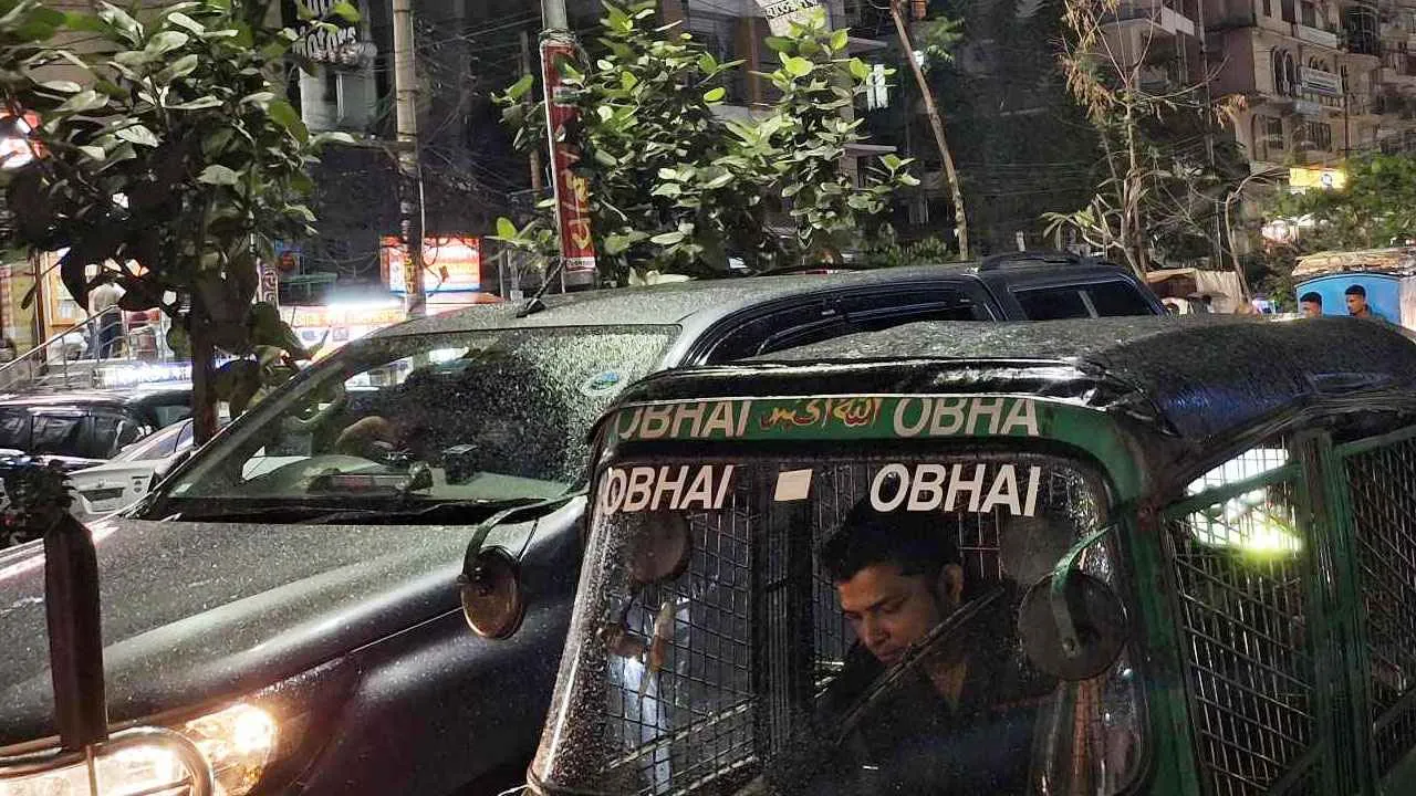 শীতের সন্ধ্যায় ঢাকায় বৃষ্টি-বাতাস
