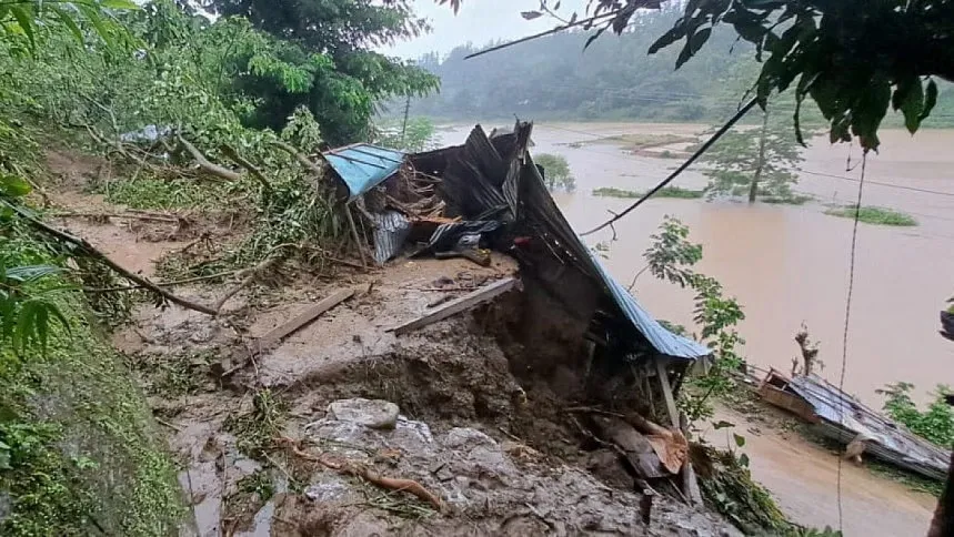 Heavy downpour: Landslides injure 6 in Bandarban