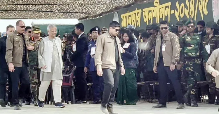 সার্বভৌমত্ব রক্ষায় সেনাবাহিনীকে যুদ্ধের জন্য প্রস্তুত রাখতে হবে: ড. ইউনূস