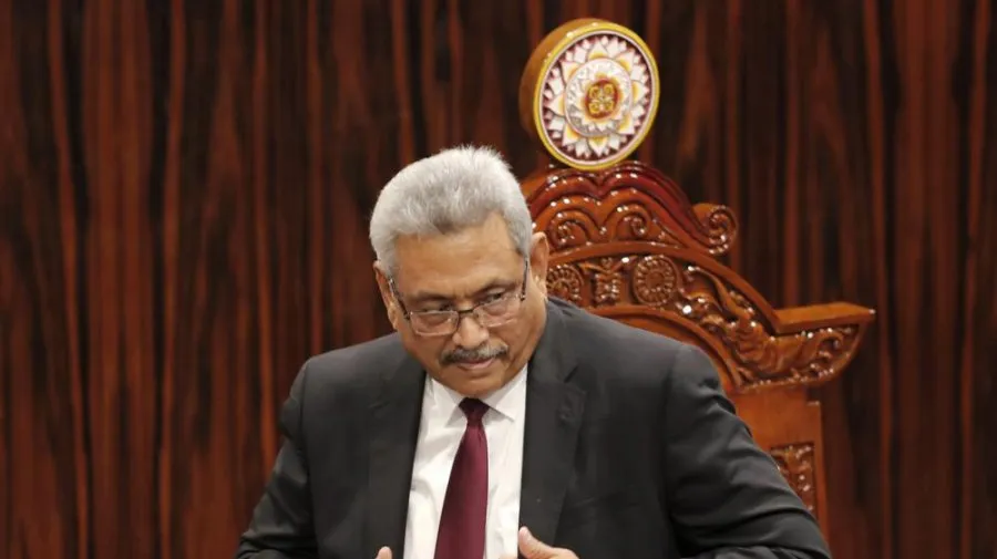 সামরিক প্লেনে পালালেন শ্রীলঙ্কার প্রেসিডেন্ট