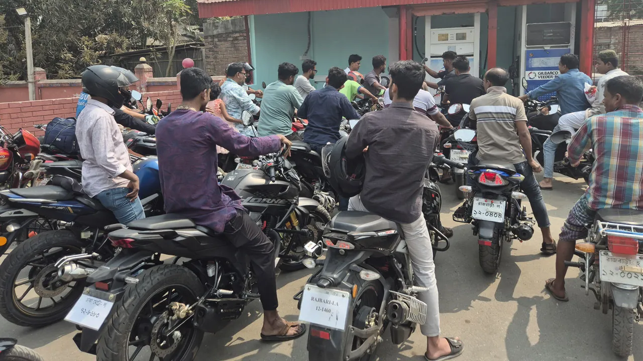 রাজবাড়ীতে পাম্পে জ্বালানি তেল সংকট, যানবাহন চালকদের ক্ষোভ