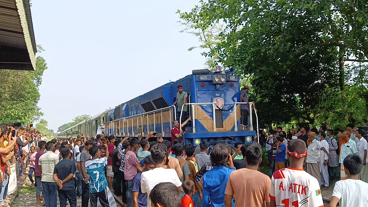 আড়াই ঘণ্টা পর রাজশাহীর সঙ্গে সারা দেশের ট্রেন চলাচল শুরু