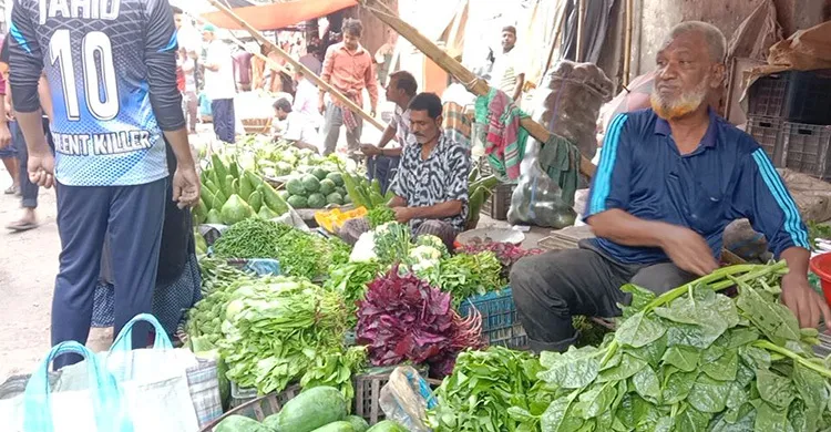 এখনো চড়া সবজির বাজার, বেড়েছে ডিমের দাম