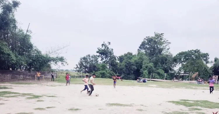 ইমামকে কেন্দ্র করে বিভক্ত ঈদগাহ, সংঘর্ষ আশঙ্কা