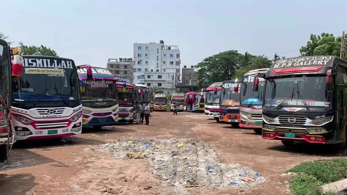 রাজশাহী-নাটোর রুটে বাস চলাচল বন্ধ, দুর্ভোগে যাত্রীরা