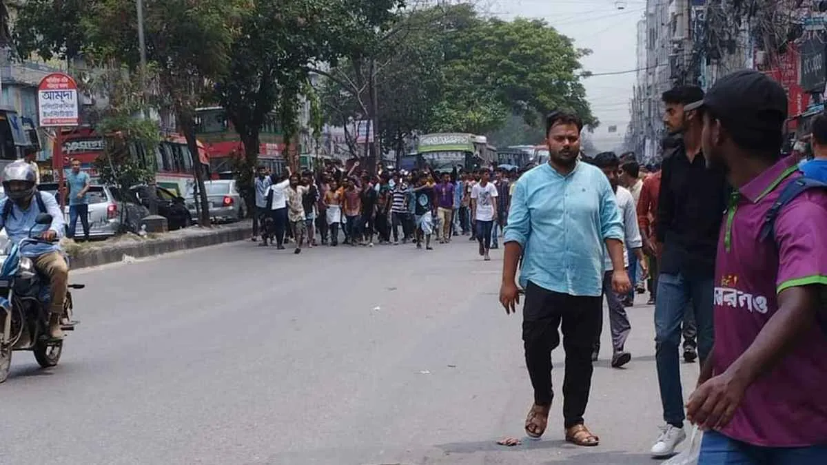 এক ঘণ্টা পর রামপুরার সড়ক ছাড়লেন রিকশাচালকরা