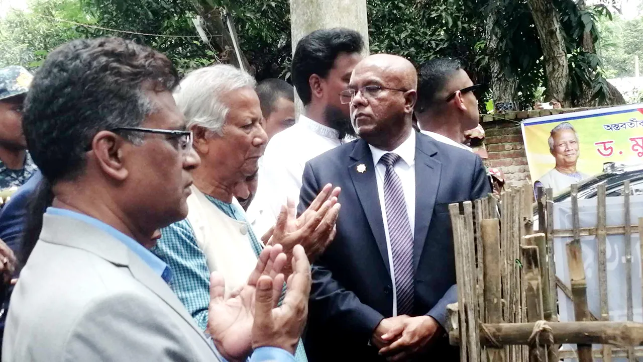 আবু সাঈদের বাড়িতে ড. মুহাম্মদ ইউনূস, কবর জিয়ারত