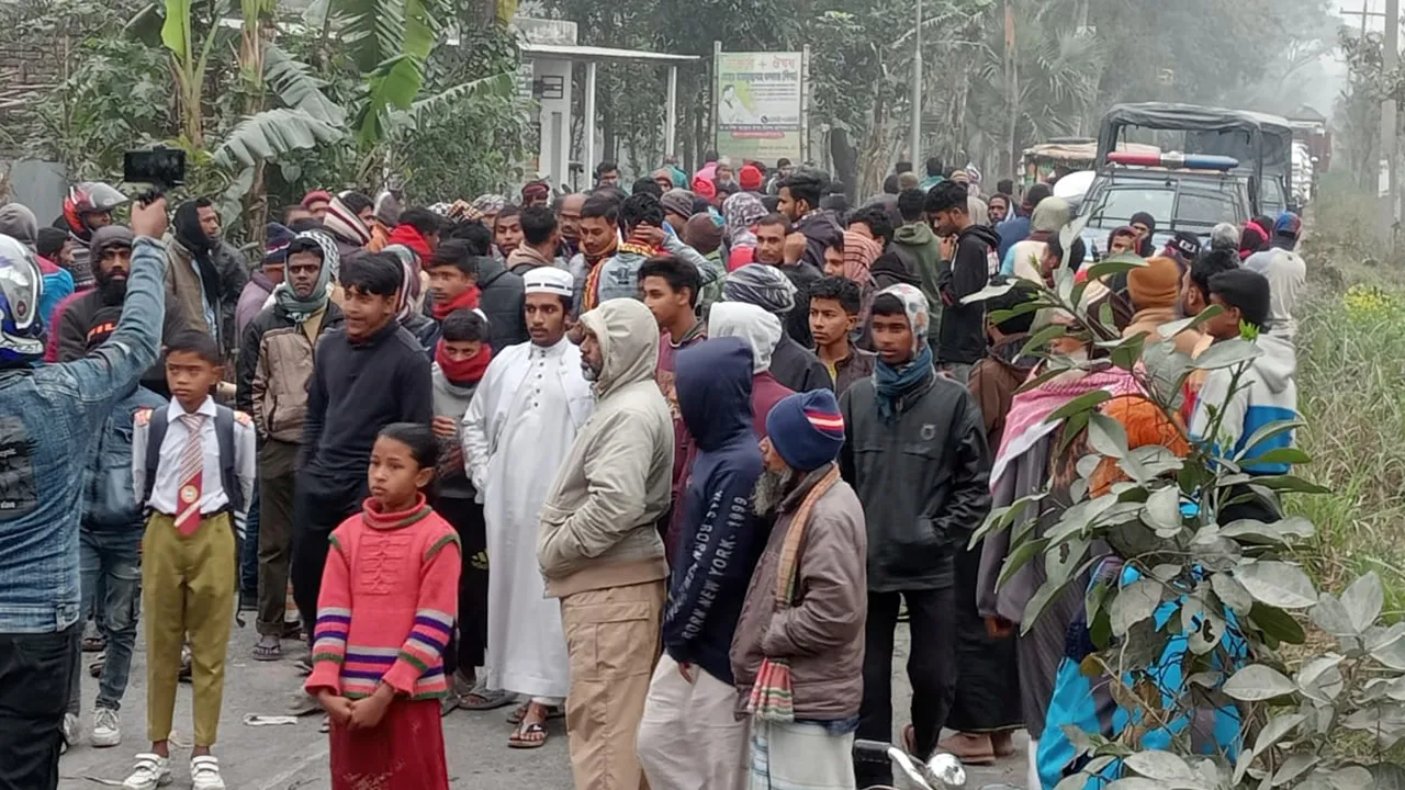 পিকআপ চাপায় বৃদ্ধার মৃত্যু : সড়ক অবরোধ
