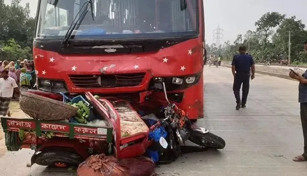 পলাশবাড়িতে বাস-সিএনজি সংঘর্ষে নিহত ৪