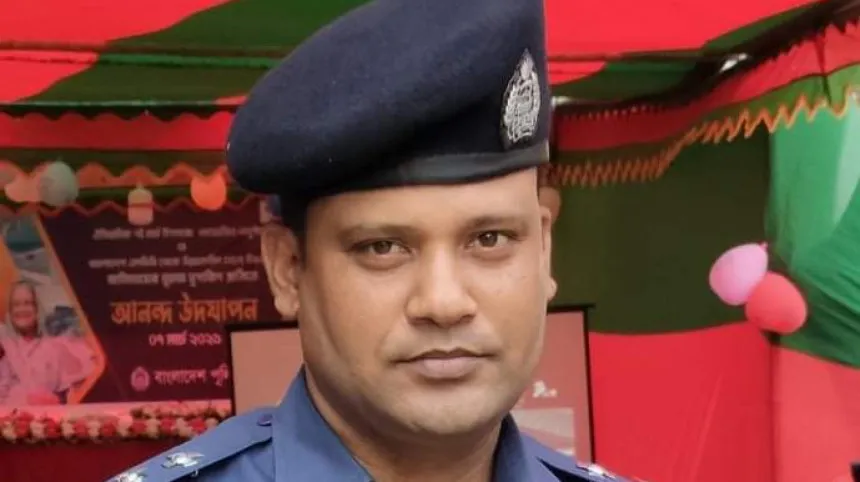 On-duty police officer killed in road accident near Meghna-Gumti Bridge toll plaza