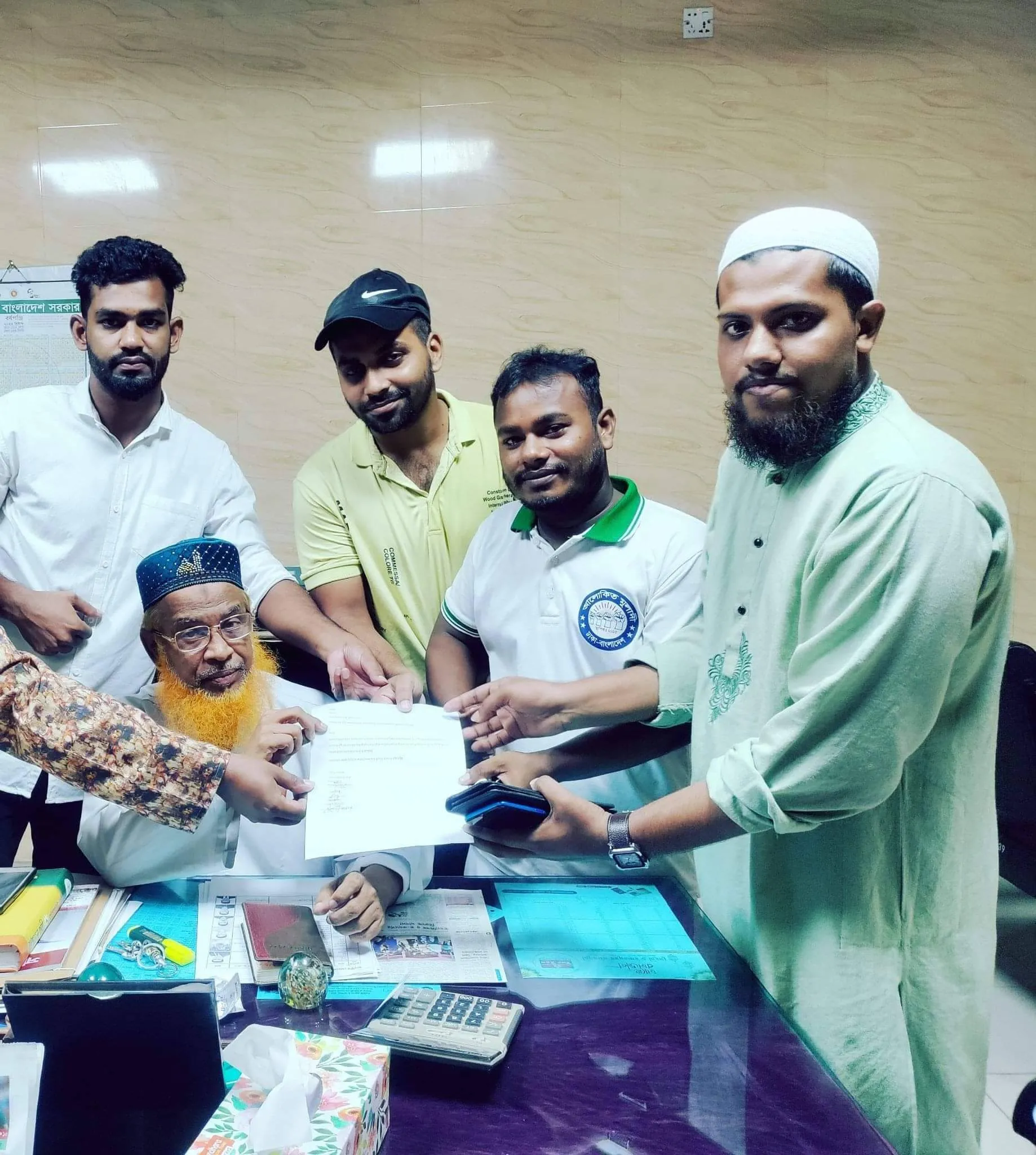 সাবমারসিবল পাম্প স্থাপনের দাবী ঢাকা আলিয়ার শিক্ষার্থীদের
