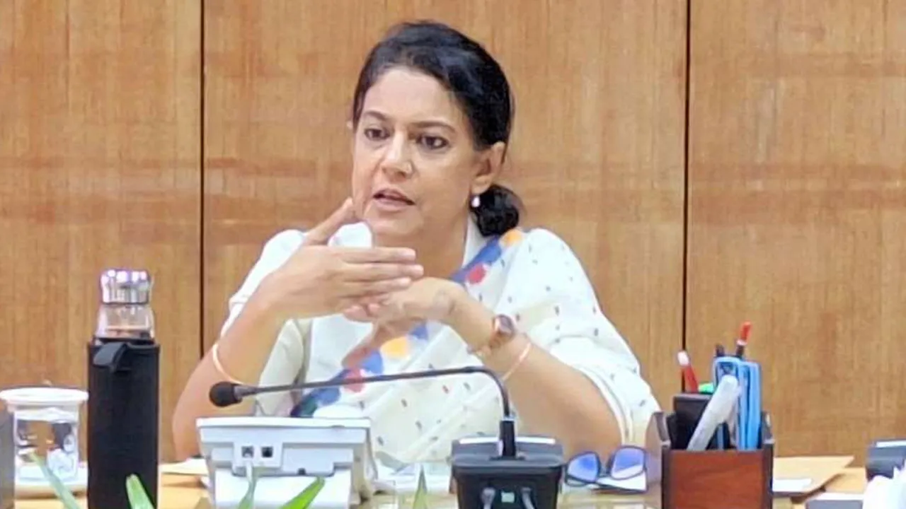 সামুদ্রিক প্রাণী রক্ষায় নতুন পরিকল্পনা নিয়েছে সরকার: পরিবেশ উপদেষ্টা