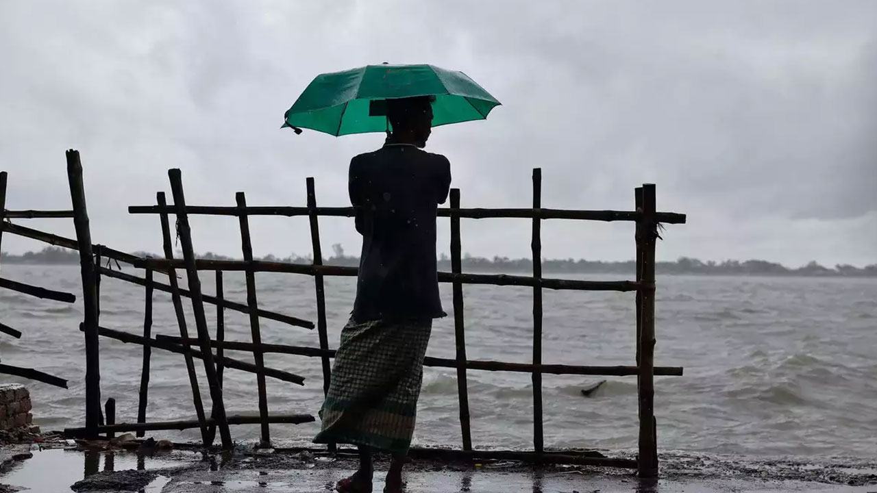 দুপুরের মধ্যে ৯ অঞ্চলে ঝোড়ো হাওয়ার আভাস