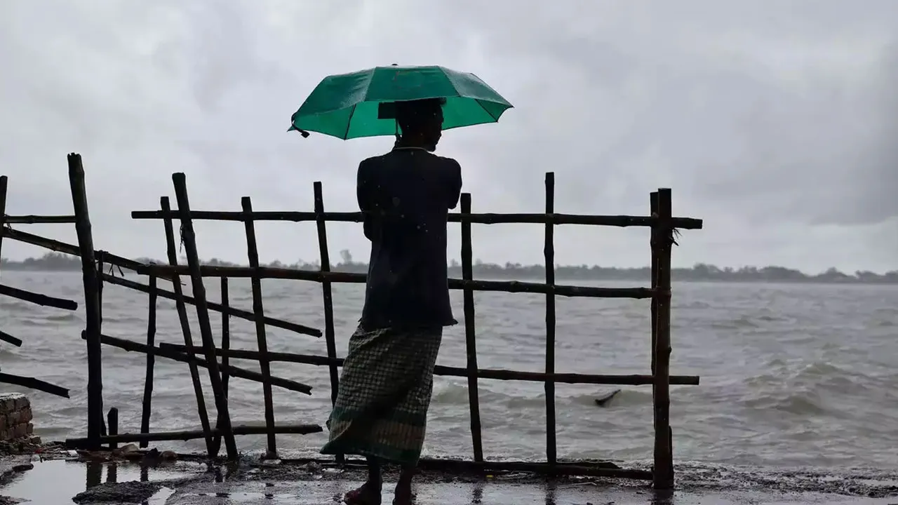 দুপুরের মধ্যে ৯ অঞ্চলে ঝোড়ো হাওয়ার আভাস