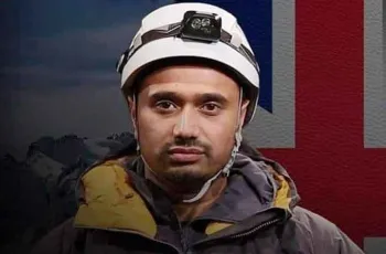 এভারেস্ট জয় করলেন বাংলাদেশি বংশোদ্ভূত আকি রহমান