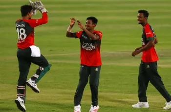 শরীফুল-মুস্তাফিজের জোড়া আঘাত সত্ত্বেও লড়ছে জিম্বাবুয়ে
