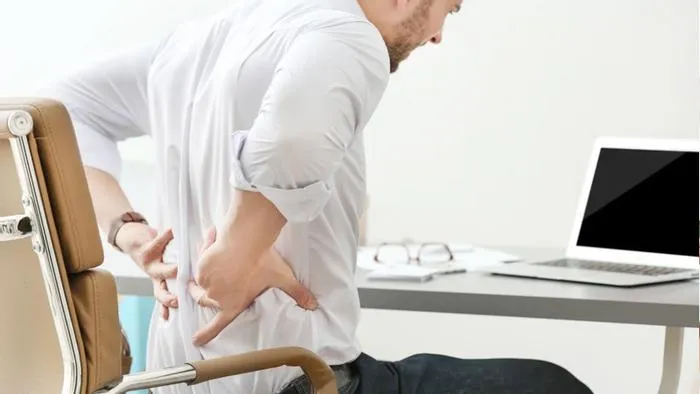 Back Pain : অফিসে যে ৫ ভুল অভ্যাসে ব্যাক পেইন হতে পারে
