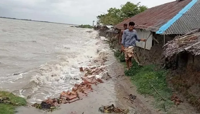 দুর্বল হয়ে গভীর নিম্নচাপে পরিণত ঘূর্ণিঝড় ‘রিমাল’