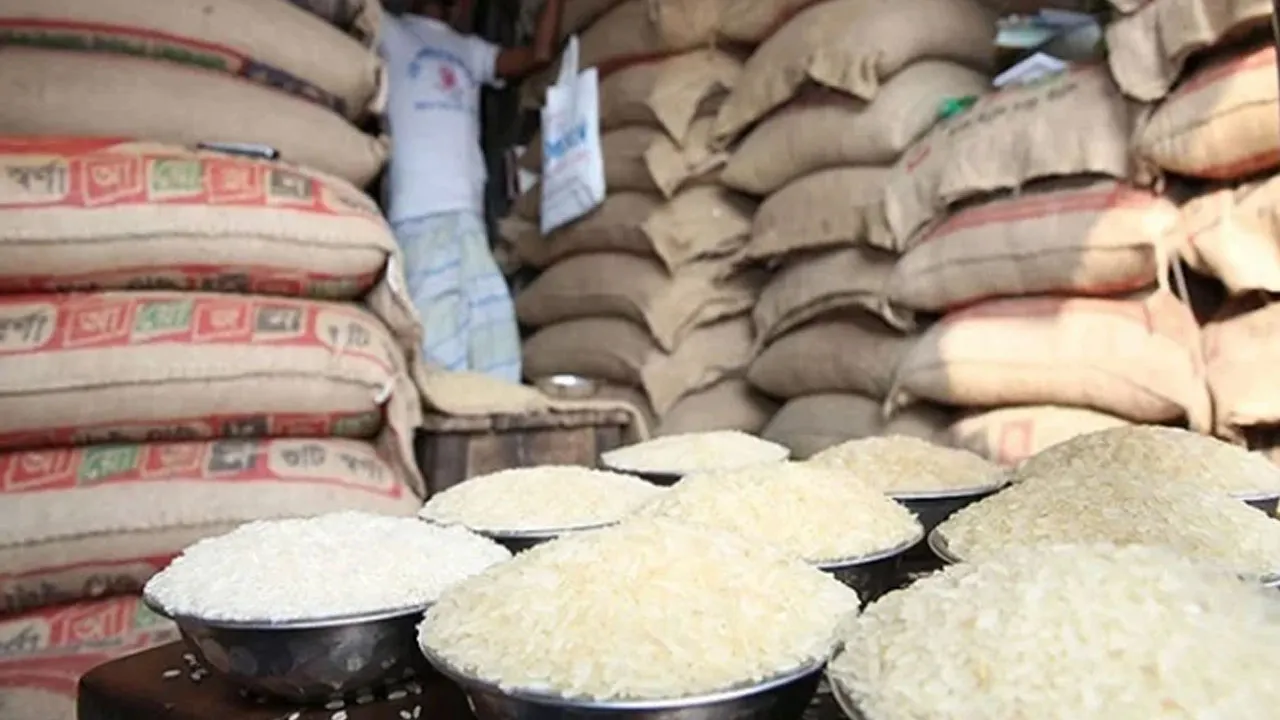 রোজার আগে বাড়তি দামে চাল-ডাল-চিনি, বেড়েছে মুরগির দামও