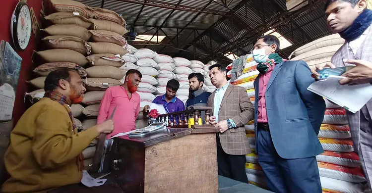 খাদ্য মন্ত্রণালয়ের অভিযানেও কমেনি চালের দাম