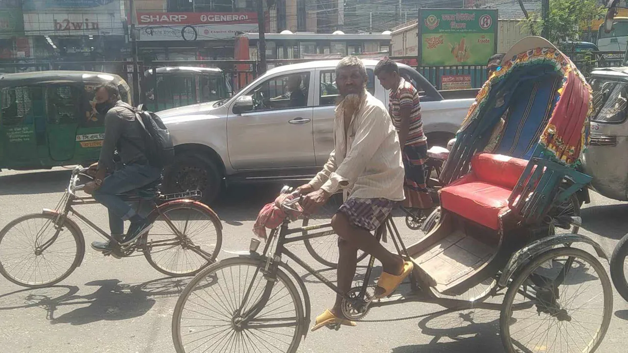 বাতাসে আগুনের তাপ, হাঁসফাঁস জনজীবন