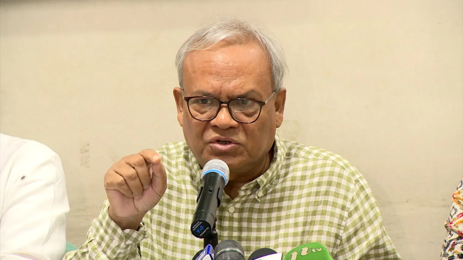 সমালোচনা করলেও অন্তর্বর্তী সরকারকে সহযোগিতা করবে বিএনপি: রিজভী