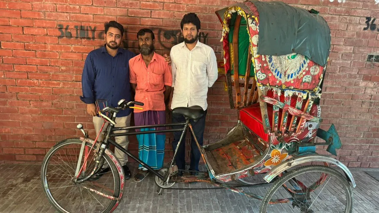 শহীদ নাফিজের দেহ বহনকারী সেই রিকশা এখন গণভবন জাদুঘরে
